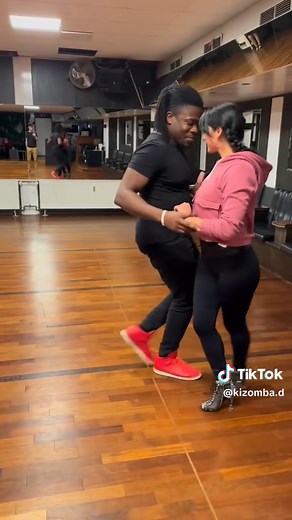 Sensual Kizomba Fusion Dance by Fola Flow e Mel Mi | DJ Shark _ Titi FT Ky Sheny