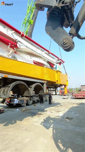 Have you ever seen this angle of 50meter truck boom pump? #pumptruckoperator #constructionlife #pumptruck #concretepump #boom