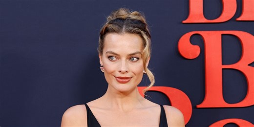 Margot Robbie's Shredded Micro Minidress Is Made of Nothing but a Layer of White Feathers