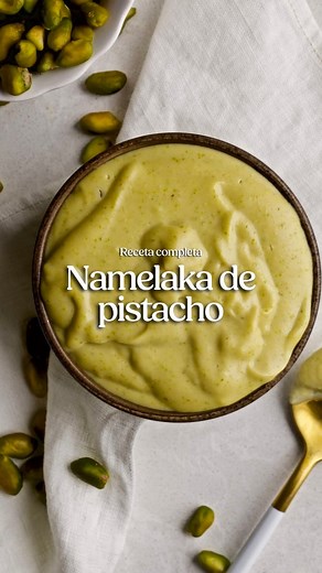 ButtercreamPro pastelería on Instagram: "Esta crema Japonesa de pistacho realmente es un 💯 Super suave, cremosa y estable, es perfecta para rellenar o decorar tortas, cheesecakes o cupcakes 🧁 Por eso pastelera si quieres aprender esta muchas recetas de rellenos más sígueme y te enseño ❤️ #pistacho #pistachio #namelaka #cakefilling #crema #recipe #recipeshare"