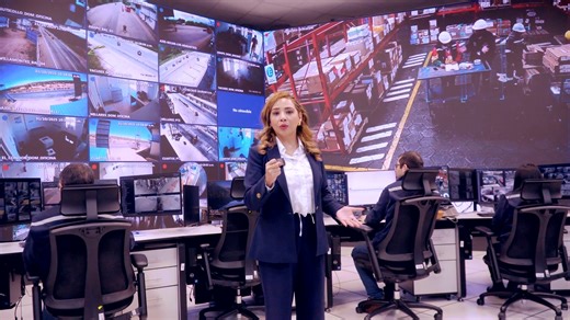 La modernización incluyó la instalación de un nuevo Centro de Procesamiento de Datos (Data Center), equipos de comunicaciones, almacenamiento y servidores. También se pusieron en funcionamiento un moderno Centro de Monitoreo y una Plataforma de Atención al Operador. La modernización de la oficina central de la Aduana Nacional busca prestar una mejor atención a los operadores de comercio exterior y al público en general #AduanaNacional 🇧🇴 #FacilitandoElComercioExterior #2025BicentenarioDeBolivi