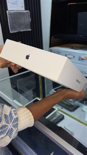 Discover the MacBook Air M4 512 in Midnight