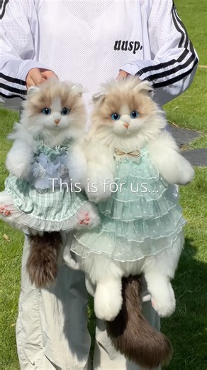 One for you, and one for me.. #chongker #catbag #cat #catlovers #giftideas