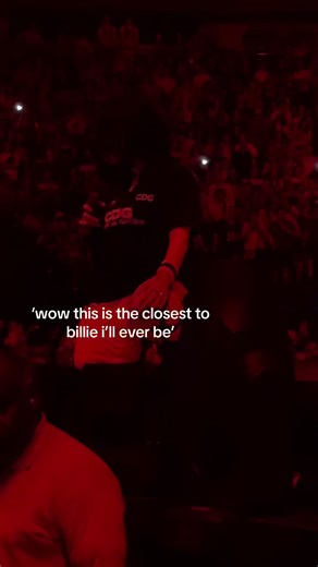 i say like i haven’t met her😂😂 miss her sm already smh best night ever #billieeilish #londonn1 #hitmehardandsoft #hmhas #tour #o2 @BILLIE EILISH