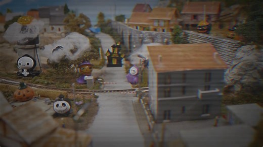 Bonne soirée d’Halloween à tous ! 🎃 L’équipe d’Azar Models vous souhaite une nuit pleine de frissons… et de wagons hantés ! 🚂 Vous avez décoré vos réseaux pour l'occasion ? 🕸️🕷️ Envoyez-nous des photos de vos réseaux décorés pour Halloween, on a hâte de découvrir les plus effrayants (ou les plus drôles) ! 👻 Et pour ceux qui n'ont pas encore craqué, il reste encore quelques wagons spéciaux Halloween à adopter. Mais dépêchez-vous, ils disparaissent aussi vite qu’un fantôme dans la brume ! 👻 