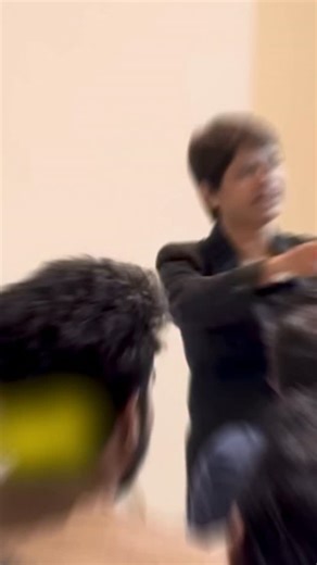 Still can’t find a real buyer? Here’s why. Most exporters chase buyers — but real buyers choose clarity, not catalogs. * Watch till the end to learn how to attract genuine buyers who actually close deals. #ExportBusiness #ExportTips #ExportStrategy #GlobalTrade #EntrepreneurIndia #ExportKaGyaan #IndianExporters #BusinessGrowth #ExportSuccess #BuyerFindingTips #kdsushma | KDSushma