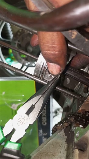 mechanic tricks for installing piston locking clips#tutorial #otomotif #reels