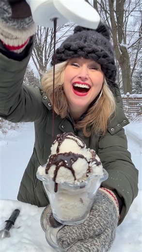 115K views · 11K reactions | Snow Ice Cream 1 big bowl of fresh snow ❄️ (8 cups) 1 can of sweetened condensed milk 1 tsp vanilla extract pinch of salt 蓼 (Don’t use a metal spoon outdoors when it’s below freezing) | Jennifer Valentyne | Facebook