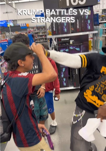 WALMART KRUMP BATTLES😳😳😳 #staytoomed #krumping #krump (Parties, events, weddings, etc booking : toomnumarketing@gmail.com)