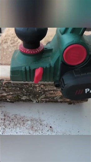 30€ Parkside Planer in Action 🔥 Worth it? #parkside #youtubeshorts #woodworking #planer