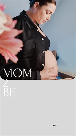 𝐴𝑛𝑛𝑒 𝑀𝑒𝑛𝑑𝑒𝑛 ☼♎︎ ☾♊︎ ✩♍︎ on Instagram: "An alle Mom‘s 2 be: Was tut euch gerade besonders gut? 🌸 Und an alle, die diese Reise schon hinter sich haben: Welche Worte würdet ihr den werdenden Mamas hier mit auf den Weg geben? Und nicht zu vergessen: Wie geht’s eigentlich den Papas-to-be hier? 👶🏼🩵 @gustavma4 #vegancomfortfood #mom2be #babyloading"