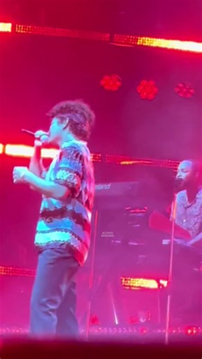 Turn around and just tease me, baby #brunomars #brunomarsmusic #foryou #brunomarsconcert