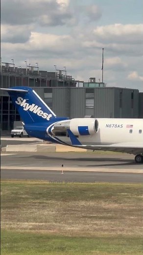 Skywest CRJ-200LR #aviation #aircraft #airplane #plane #jet #usa #airlines #aeroplane #flight #fly
