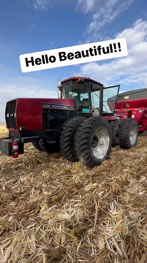 Case Tractor. #farm #farming #farmlife #familyfarm #agriculture #reelsvideo #reelsfb #reels #tractor #caseih #johndeere #fun #combine #corn #beans #harvest #country #work #hardwork | Titman Farms