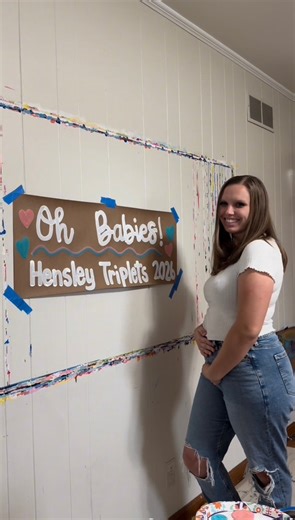 717K views · 4.3K reactions | My favorite banner I’ve ever painted殺 I’m having TRIPLETS凉 Some changes will be coming to the business due to this amazing news! I’ll be sure to update soon! Love y’all 勺 #triplets #handpainted #brownpaperbanner | Creations by Chloe | Facebook