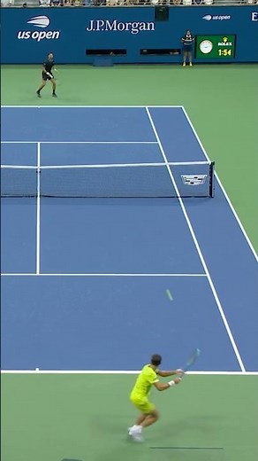 Djokovic is playing AGGRESSIVE tennis! 🎾