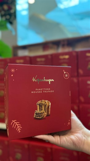 RibeirãoShopping on Instagram: "🎄✨ O Natal no RibeirãoShopping chegou repleto de surpresas, encantos e muita emoção! 💚 Até 04/01, com R$ 700 em compras, cadastre suas notas com CPF no app Multi e ganhe: 🍫 1 panettone trufado Kopenhagen de 530g (1 por CPF, enquanto durarem os estoques); 🚗 1 número da sorte para concorrer a dois automóveis: Mercedes-Benz CLA 200 AMG Line e Mercedes-Benz CLA 200 Progressive; 🎫 Sorteios instantâneos de par de ingresso para o show João Bosco & Ivan Lins no Mult