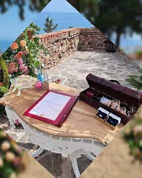 Multinacional micro wedding in Málaga castle officiated by #celebrantspain