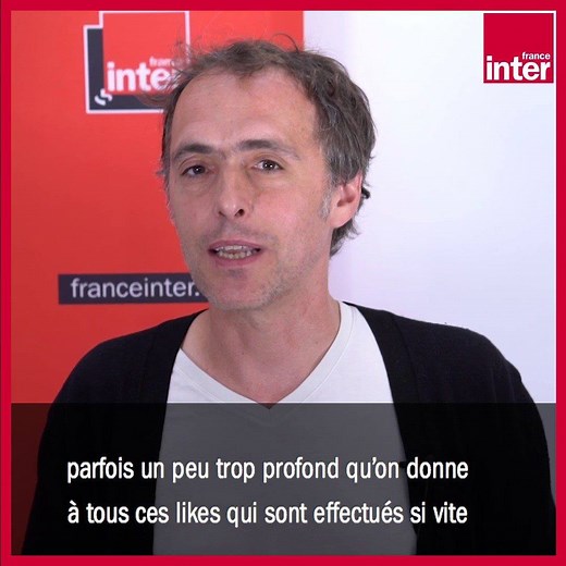 Et si lire par-dessus l’épaule de son voisin dans les transports devenait une étude ethnographique, plutôt qu'un acte (un peu) voyeur ? | France Inter