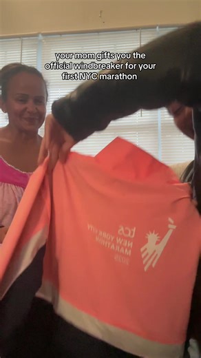 Official NYC Marathon Windbreaker Gift for Runners
