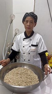 Suman pinipig recipe. Ingredients: 2 kilos pinipig,6 cups coconut milk,4 cups pangalawang gata,11/2 kilos white sugar, green food color n yellow food color #sumanpinipig | Tita Mendoza