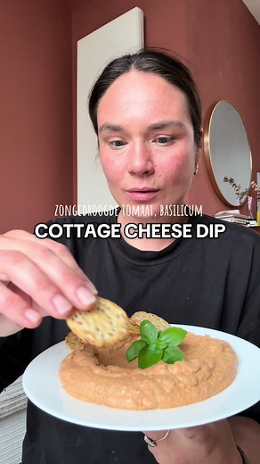 Cottage Cheese Dip met Zongedroogde Tomaat en Basilicum