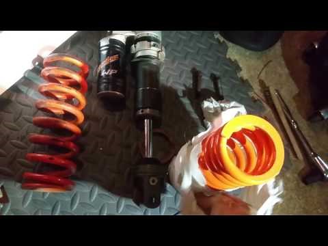 Installing a Race Tech Spring on my KTM Shock to match my weight