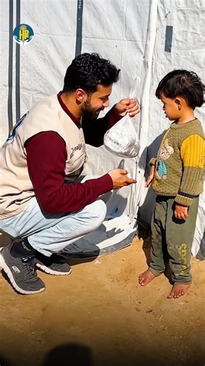 On December 24th, the HDF team on the ground in Gaza continued its relief work: 🍲 Hot Meals • HDF Camp – Central: 1,250 hot meals served to 1,250 beneficiaries • HDF Camp – North: 1,350 hot meals served to 1,350 beneficiaries • Eye Hospital – North: 200 hot meals served to 200 beneficiaries ➡️ Total Hot Meals: 2,800 meals reaching 2,800 beneficiaries 💧 Water Distribution • HDF Camp – Central: 15,000 liters distributed to 3,000 beneficiaries • HDF Camp – North: 15,000 liters distributed to 3,00