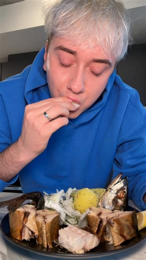 trying cold smoked mackerel!!! 🐟 | Logagm