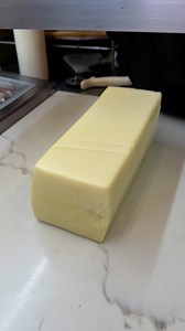 Slicing a Mozzarella Block! 🤤🧀🔪 #mozzarella #mozzarellasticks #mozzarellacheese #cheese #queso | Foody Fetish