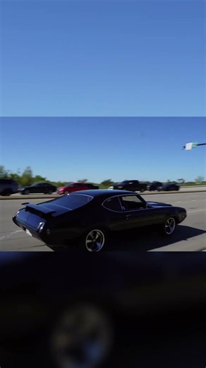 Boosted 442 does a burnout leaving Cars and Coffee #oldsmobile #442 #boosted #turbo #gm #v8 #chevy