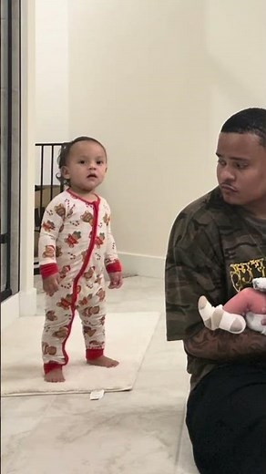 He’s definitely trying to adjust 😭😂😂 @Zaza @zahmiradventures #family #babies #zaza #mirmir