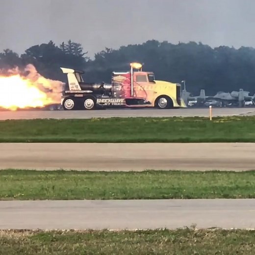 #airventure #oshkosh #wisconsin #usa #jet #truck #competition #plane #aircraft #pilot #airshow #fire #amazing #summer #osh #eaa #aviation