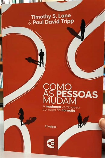 Mudar não é fácil, mas é possível através da graça. Entenda o 'como' no clássico de Timothy Lane e Paul Tripp. 💰 R$ 37,80 (Preço promocional!) 📦 Lançamento/Envios hoje: 26/01. 🔗 Garanta sua cópia no site da Cultura Cristã. #booktok #livro #pré #lançamento #pessoas