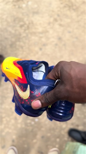 #chaussure_de_crampon nike phantom disponible pointure 40 45 livraison possible  221771137492