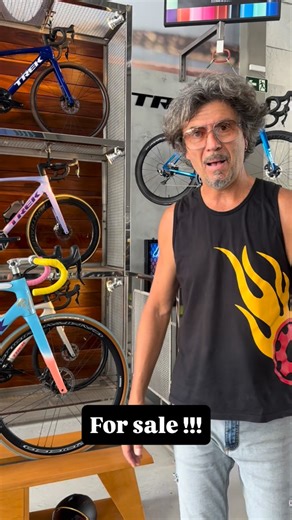 Biketech Curitiba on Instagram: "Emonda AL ! Campagnolo, exótica, full color , a venda : R$28.000,00 ! #bicicleta #campagnolo #trek"