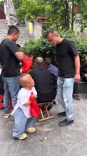 Dwarf, you’ve got the wrong person! #Laugh #Funny #Dwarf #99cm