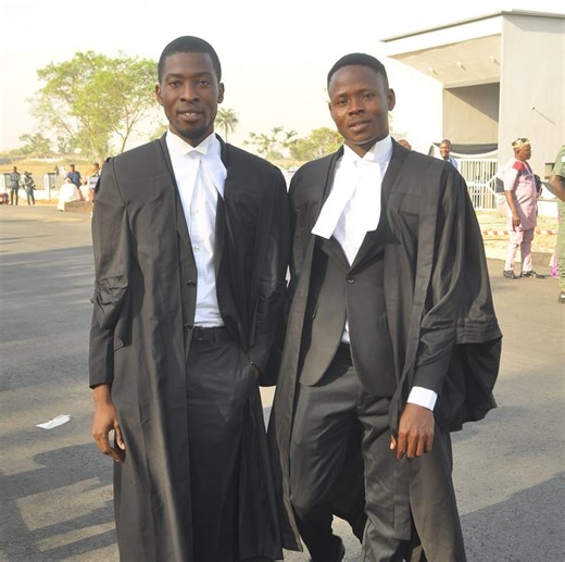 #fblifestyle In Nigerian courts, taking a bow is compulsory. When you enter the courtroom and when you exit, you must bow if the Judge is seated. It’s not just formality it’s a mark of respect for the authority of the court and the rule of law. | LAW Parlour