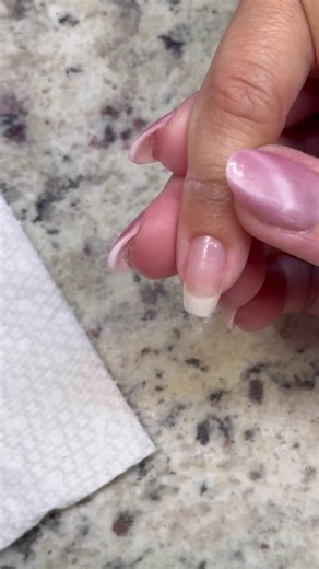 Leidy Gonzalez on Instagram: "Overlay de unas uñas naturales bells"