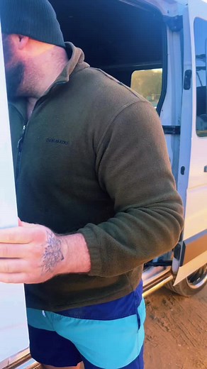 AussieManAdventures (@aussiemanadventures)’s videos with