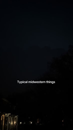 Typical midwestern things, get a tornado warning watch the cell roll in #nature #midwest #tornado