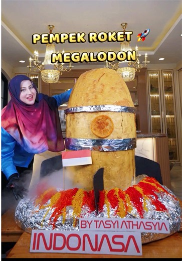 PEMPEK ROKET MEGALODON🚀😭🙏🏻 THE BIGGEST AND THE HARDEST GIANT FOOD I MADE SO FAR! BTW lipstick yg aku pake bagus bgtt! Dan bener2 se awet dan se nyaman ituu💯 APPROVE bgt sama aku @Wardah Beauty Official YANG MAU DAPET 500.000 comment di bawah tebak berat dari pempek megalodon kita😭👍🏻 BIKINYA SAMPE 4 HARI DITAMBAH PERSIAPAN BAHAN DAN CETAKAN JD TOTAL HAMPIR 1 MINGGU MODALNYA SAMPE 15,5 JUTA 🫶🏻🫶🏻 Hasil pempeknya kita bagikan sampe 600 pax sangking banyaknya🤣👍🏻🩷 Btw congrats @ riss.k
