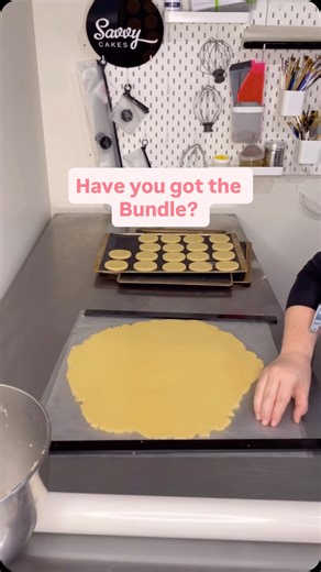 All my secrets to perfectly baked cookies lie within this bundle! ✅Perfect smooth dough ✅Amazingly delicious recipe ✅Optimal Cookie Thickness ✅Minimal Spread and Grids on bums ✅Less single use baking paper required for both rolling and baking! www.savvycakes.com.au #Cookies #cakes #baking #bakingtips #bakinghack #cakeartist #acdnmember #fondant #buttercream #royalicing #cakedesign #cupcakes #acdnmember | Savvy Cakes Collective