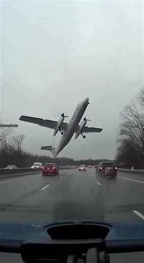Emergency Landing Attempt Ends in Plane Crash on Busy Highway ✈️ Pueblo, Colorado — Friday, Winter 2025 Raw dashcam footage shows a plane trying to land on a highway during winter conditions as vehicles brake and pull aside. The aircraft touches down, slides on ice, and crashes without leaving the frame. Officials later confirmed only minor injuries were reported, and all occupants were evacuated safely. Investigators warned that highways offer little margin for error during emergency landings. 
