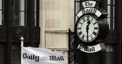 英《每日郵報》《每日電訊》合併 將成最大保守派媒體 | 每日電訊報 | 紅鳥資本 | 右翼媒體 | 新唐人电视台