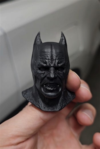 Custom 1/6 scale Demon Batman head to replace the Hot Toys head. #batman #batmanbegins