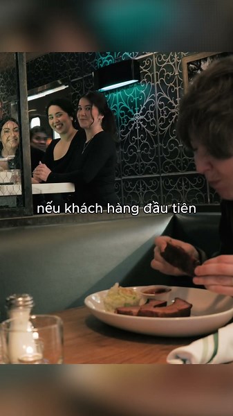 nhà hàng này tiếp tục kinh doanh hay đóng cửa phụ thuộc vào quyết định của 1 vị khách này