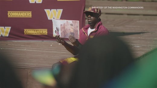 Former Washington wide receiver promotes reading with DC Public Library