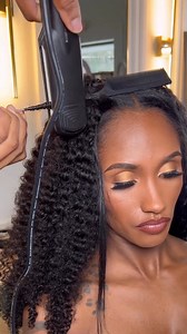 Try this curl hack!!😎🤎 Get what you need to know of wig and hair🥰 . Stay tuned for more🙌 DM for wig link💃 #linkinbio V part wig: https://bit.ly/3R0DYyd . #curlhack #vpartwig #upartwig #halfwig #curlywig #naturalhairstyles | Wig Tutorials