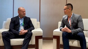 Auf der 6. #CIIE in Shanghai hat der deutsche Maschinen- und Getriebehersteller Eickhoff einen Vertrag im Wert von 12 Millionen Euro mit China National Coal Group Corp unterzeichnet. “Wir sind hier strategisch unterwegs”, sagte Verkaufsdirektor für China, Wolfgang Schröter. #laoyan #Wirtschaft #zhongde #CIIE2023 | CRI German